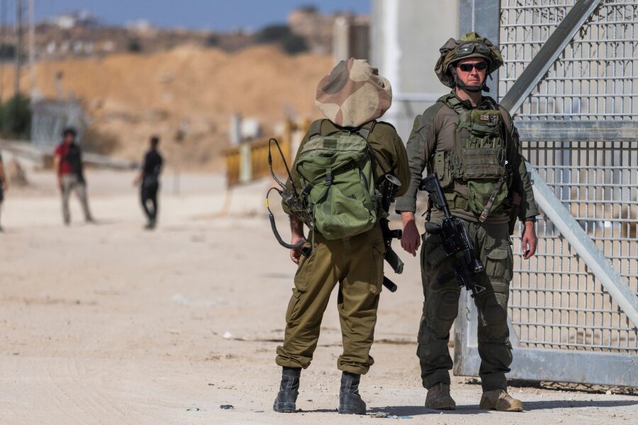 Armee: Leichen von drei Geiseln im Gazastreifen gefunden - Israelische Soldaten an der Grenze zum Gazastreifen (Archivbild).