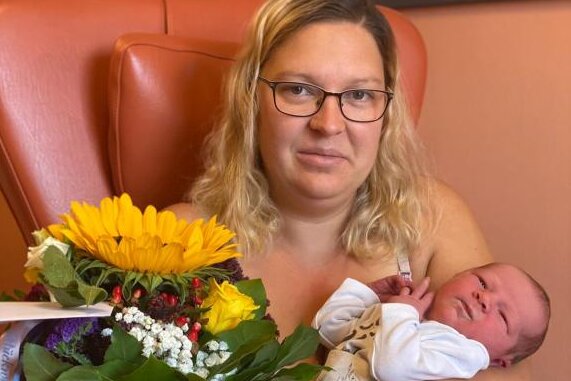 Aron kommt als 500. Baby zur Welt - Der kleine Aron kam am 1. August als500. Baby des Jahres 2021 im Helios Vogtland-Klinikum Plauen auf die Welt. Er und Mama Lena Thoß sind wohlauf. 