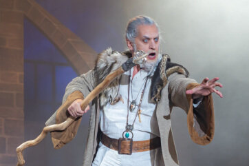 "Artus - Excalibur" als Open Air in Plauen: Wohlfühl-Pop mit Suchtpotenzial - "Gandalf?" Chris Murray als Zauberer Merlin.