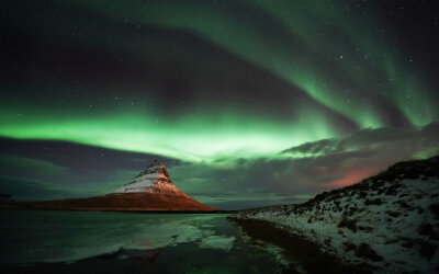 Astronomen tauschen in Rodewisch Wissen aus - Das Thema Nord- oder Polarlichter ist bei der Tagung der Amateurastronomen in Rodewisch behandelt worden. Im Bild ist eine solche Erscheinung am isländischen Berg Kirkjufell festgehalten worden. 