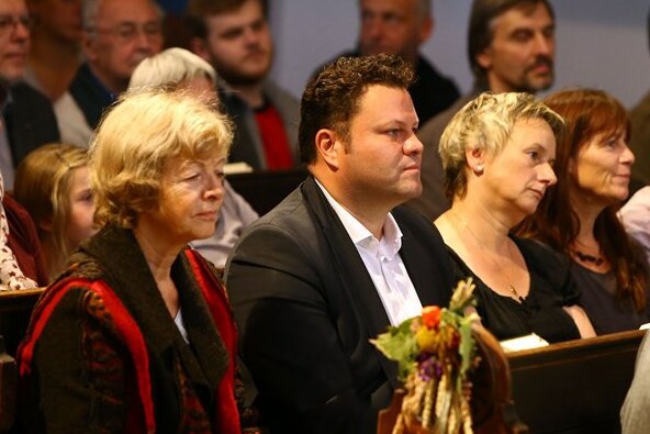 Asyl: Friedensgebet in der Kirche und Demo auf dem Altmarkt in Hohenstein-Ernstthal - An der Veranstaltung in der Kirche nahm auch Oberbürgermeister Lars Kluge (CDU) teil.