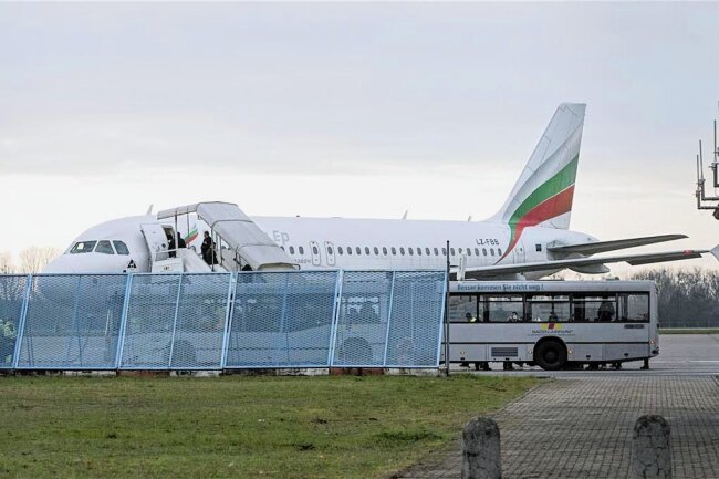 Asylbewerber aus Vogtland abgeschoben - Per Flugzeug (Symbolbild)wurden am Mittwoch straffällige Asylbewerber nach Tunesien geflogen. 