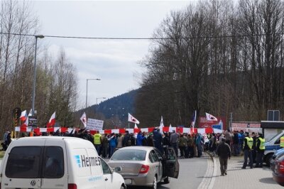 Asylgegner blockieren Grenzübergang Klingenthal - 