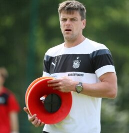 Atalan kontra Ziegner: Zwei Azubis im Praxistest - Trainer Torsten Ziegner will mit Zwickau die Klasse halten.