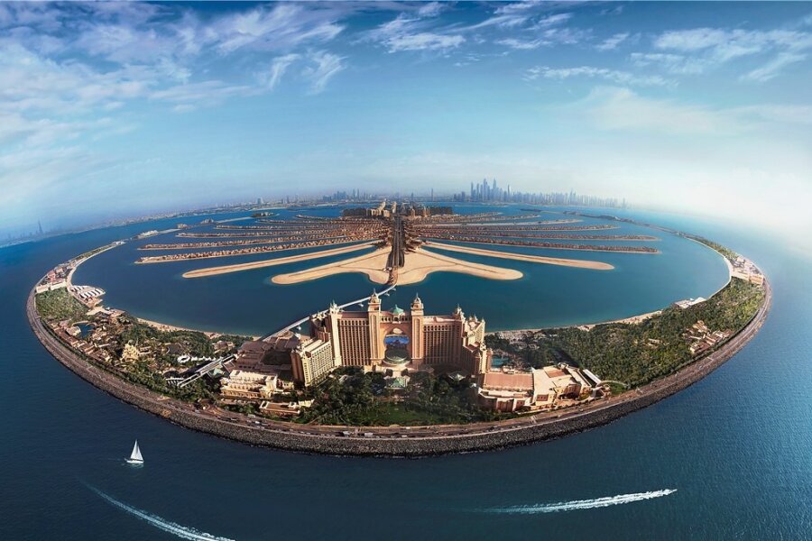 Atlantis lebt weiter - Von Menschenhand geschaffen: Die Palmeninsel von Dubai mit dem Hotel Atlantis. 