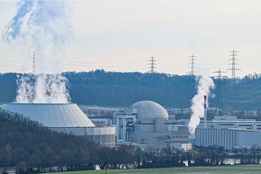 Atomausstieg: Sachsens Ministerpäsident Kretschmer will Meiler weiterlaufen lassen - Auch das Kernkraftwerk Neckarwestheim 2 in Baden-Württemberg soll am 15. April endgültig vom Netz gehen. 