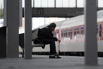 Auch am Wochenende noch vereinzelt Zugausfälle bei der Erzgebirgsbahn - Mit Ersatzfahrplänen versucht die Bahn einen kompletten Stillstand zu vermeiden.