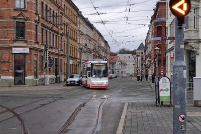 Auch weiterhin kein Linksabbiegen aus der Großen Biergasse in Zwickau möglich - Da die Straßenbahn Vorrang hat, ist ein Linksabbiegen aus der Großen Biergasse nicht möglich.