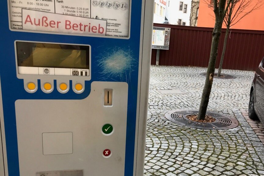 Außer Betrieb: Die Automaten im Stadtgebiet sind bereits im "Winterschlaf", so an der Inneren Schneeberger Straße in Aue.