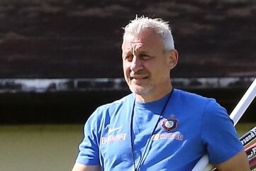 Aue-Coach Dotchev hadert mit dem Schiedsrichter und seinem Team - Pavel Dotchev, Trainer des Fußball-Zweitligisten FC Erzgebirge Aue.