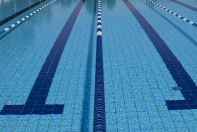 Aue: Ehemaliger Rettungsschwimmer stirbt in Schwimmhalle - 