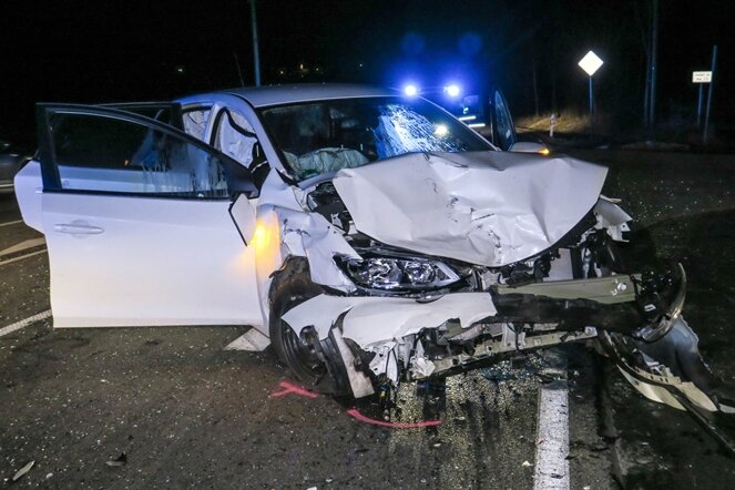 Aue: Fünf Verletzte bei Unfall auf Autobahnzubringer - 