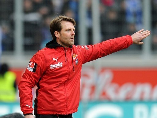 Aue gewinnt Ostderby gegen Rostock - Trainer Schmitt gewinnt mit Aue gegen Rostock