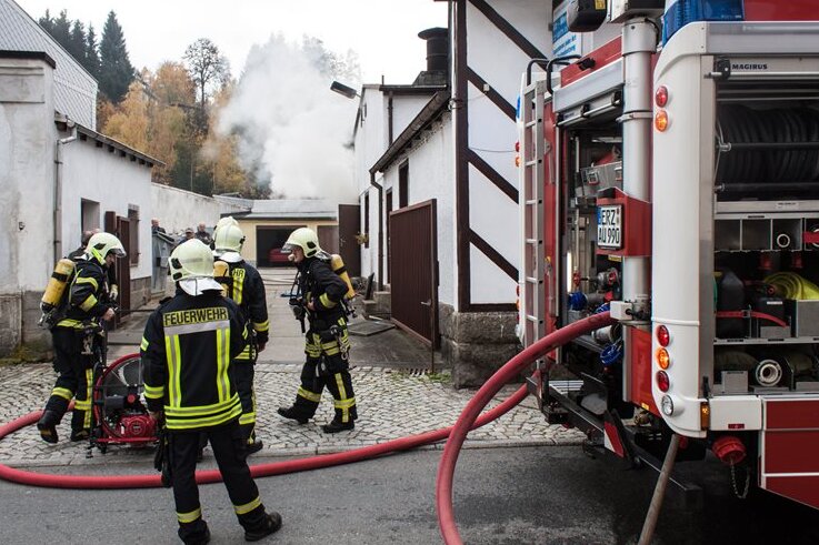 Aue: Kellerbrand an der Brückenstraße - 