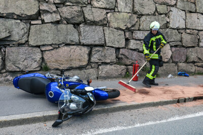 Aue: Motorradfahrer bei Unfall verletzt - Ein Motorradfahrer ist in Aue am Samstag bei eine Unfall verletzt worden.