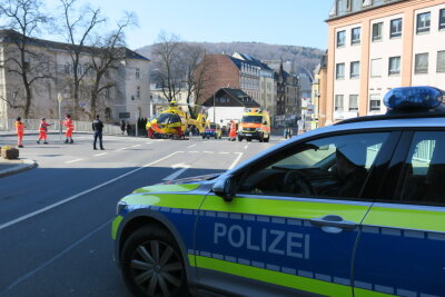 Aue: Rettungshubschrauber-Einsatz im Stadtzentrum sorgt für Aufsehen - 