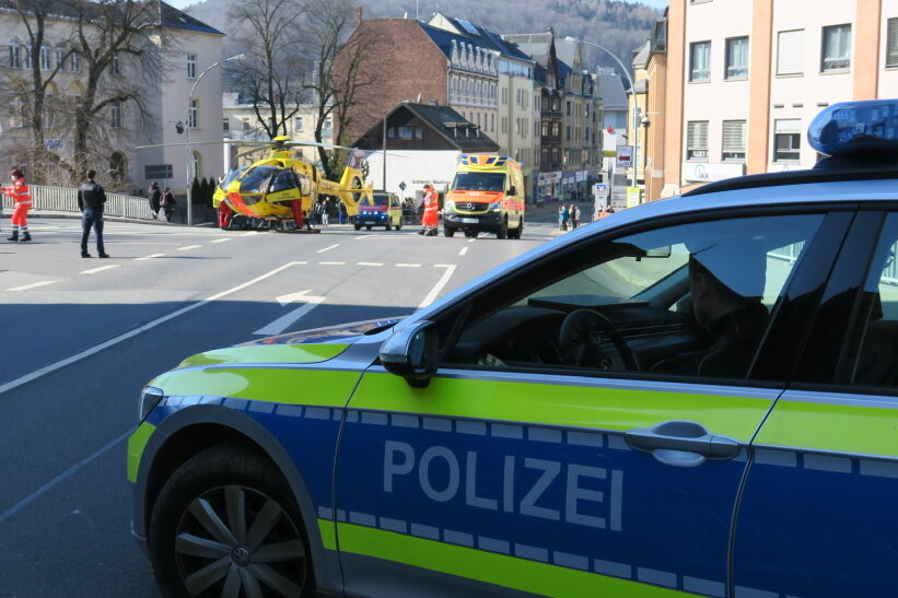 Aue: Rettungshubschrauber-Einsatz im Stadtzentrum sorgt für Aufsehen - 
