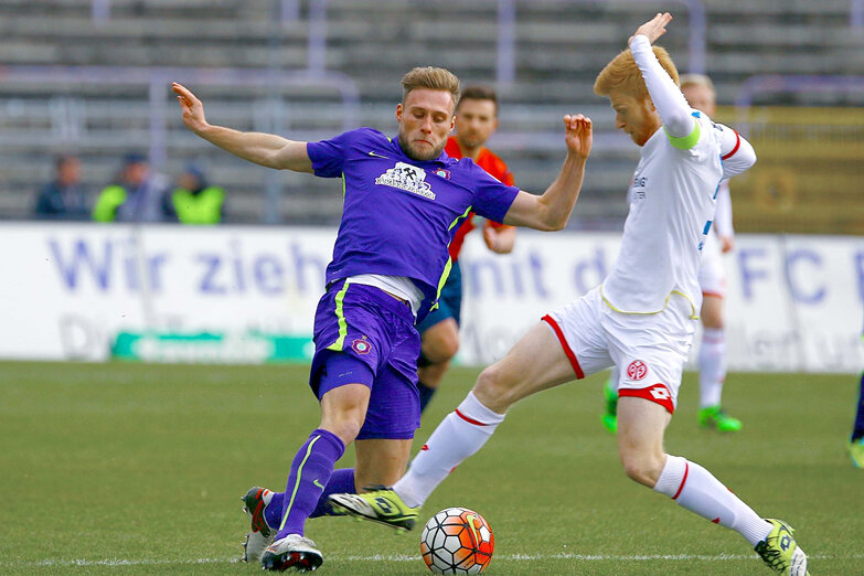Aue schlägt Mainz II 1:0 - Max Wegner in Aktion.