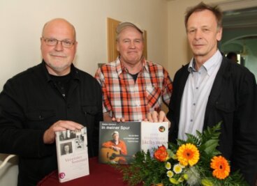 Aue-Schwarzenberg: Kulturraum Erzgebirge vergibt Literaturpreise des Jahres 2012 - Literaturpreisträger 2012: Ulrich Schacht aus Schweden, Stefan Gerlach aus Zwönitz und Josef Haslinger aus Wien (v. l.).
