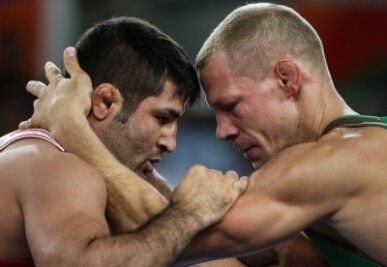 Aue startet mit Ex-Weltmeister in die Saison - Peter Bacsi (r.) bei Olympia in Rio im Kampf gegen Irans Abdvali.