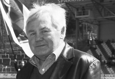 Aue-Urgestein Lothar Schmiedel gestorben - Lothar Schmiedel ist im Alter von 76 Jahren gestorben.