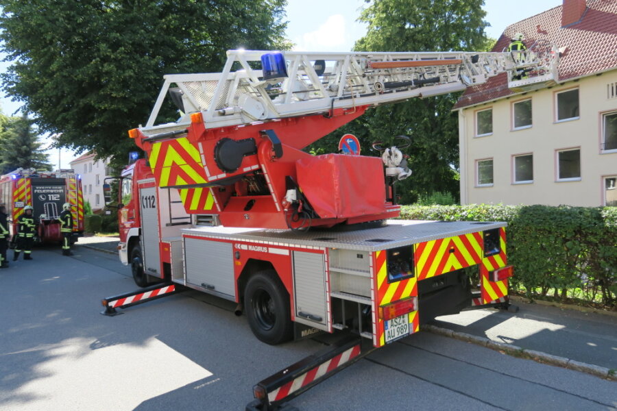 Aue: Wurst-Brand lässt Feuerwehr ausrücken - Einsatz an der Teubner-Straße.