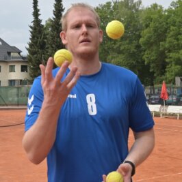 Auer betreten neues sportliches Terrain - Ob Handball oder Tennisball: EHV-Kreisläufer Bengt Bornhorn weiß damit immer etwas anzufangen - und sei es beim Jonglieren. 