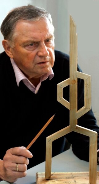 Frontal-Ansicht auf das Holz-Modell, entworfen von Wolfgang Unger 