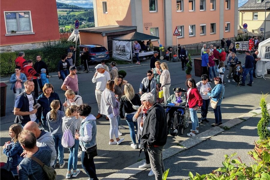 Auer Wohngebiet "Eichert" feiert erstes Wohngebietsfest -  und "Udo" ist mittendrin 