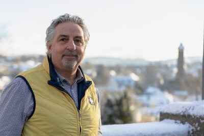 Auerbach: Ex-Skispringer Manfred Deckert plant erneut eine Pokal-Versteigerung - ManfredDeckert - Oberbürgermeister (parteilos) vonAuerbach
