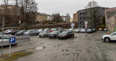 Auerbach lässt Parkplatz-Provisorium am Rathaus herrichten - 