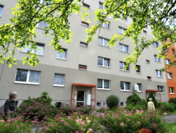 Auerbach: Weniger Wohnungen stehen leer - Die Awo will in ihren Häusern, wie im Bild an der Eisenbahnstraße, attraktive Wohnungen anbieten.