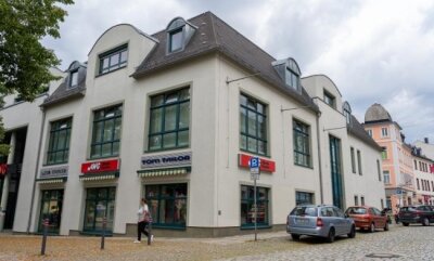 Auerbacher Kaufhaus: Leerstand abgewendet - Seit 2004 betrieb AWG sein Modecenter am Neumarkt. Nun zieht Woolworth ein.
