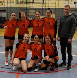 Auerbacher und Rodewischer eine Runde weiter - Bei den Mädchen der Wettkampfklasse II freute sich das Team des Auerbacher Goethe-Gymnasiums über den Turniersieg in Oelsnitz und das Ticket fürs Sachsenfinale.