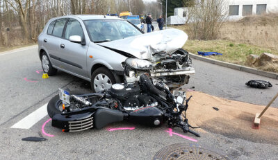 Auerswalde: Motorradfahrer bei Unfall offenbar schwer verletzt - 