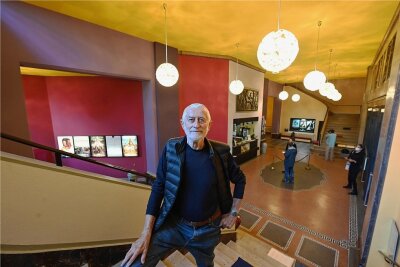 Auf den Spuren des großen Gestalters - Das Farbkonzept für das Foyer des Kinos Metropol war 2021 Karl Clauss Dietels letzte realisierte Arbeit.