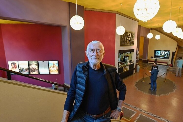 Auf den Spuren des großen Gestalters - Das Farbkonzept für das Foyer des Kinos Metropol war 2021 Karl Clauss Dietels letzte realisierte Arbeit.