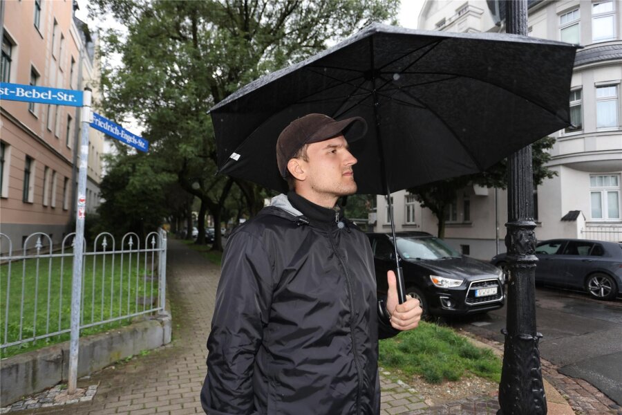 Auf der Suche nach den Hilfeschreien in Zwickau: Was einen Tag lang am Ort des Geschehens zu hören war - Reporter Jonas Patzwaldt hat sich am Dienstag den ganzen Nachmittag an dem Ort aufgehalten, von dem die Schreie gemeldet werden. Und plötzlich war da etwas.