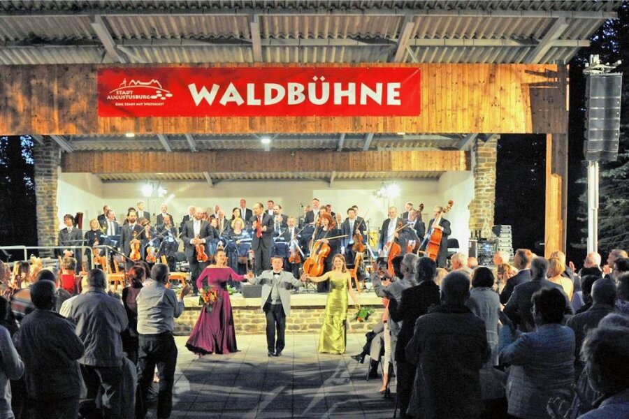 Auf der Waldbühne wird gefeiert - Die Waldbühne in Augustusburg ist Schauplatz von Konzerten und Festen.