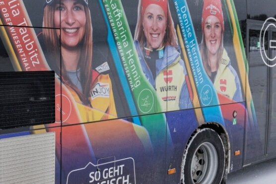 Auf diesem Bus fahren die Olympia-Teilnehmer durch den Erzgebirgskreis - 