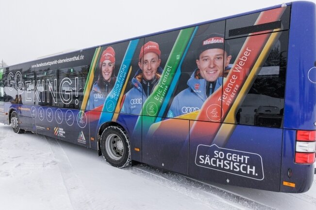 Auf diesem Bus fahren die Olympia-Teilnehmer durch den Erzgebirgskreis - Einen Bus im Olympia-Design hat die Regionalverkehr Erzgebirge GmbH (RVE) in Besitz.