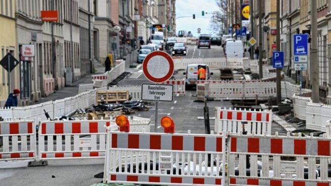 Auf diesen Straßen wird gebaut - Wegen Bauarbeiten am Fernwärmenetz ist auf der Hainstraße aktuell kein Durchkommen. 