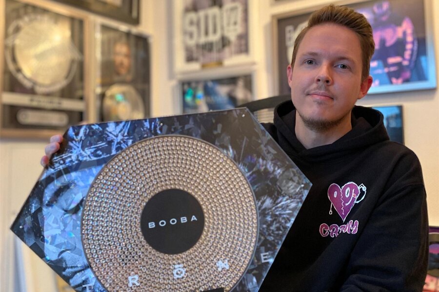 Auf Gold-Kurs: Chemnitzer produziert Beats für Bushido und Sido - Mehr als 500.000 verkaufte Alben mit dem französischen Rapper Booba: Dafür gab es für Thomas Keßler in Frankreich Platin.