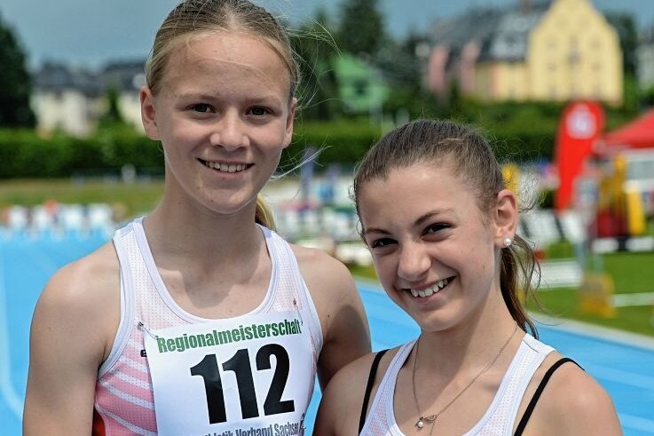 Auf Landesebene viele Titel erkämpft - Im Wettkampf Kontrahentinnen, sonst beste Freundinnen: Hanna Schubert (l.) und Rosa Charlène Tittmann vom LV 90 Erzgebirge. 