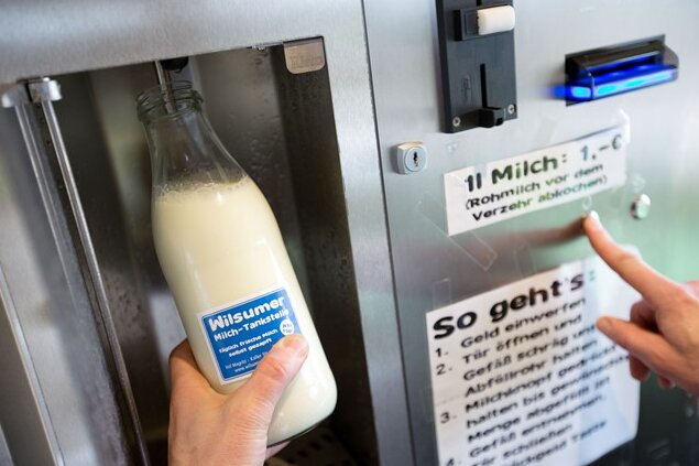 Auf Sachsens Bauernhöfen öffnen immer mehr Milchtankstellen - 