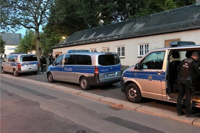 Auf Streife mit der Polizei in Plauen: Suff, Frust und Notaufnahme - Beamte des Einsatzzuges der Polizeidirektion Zwickau in Plauen: "Es ist auch frustrierend." 