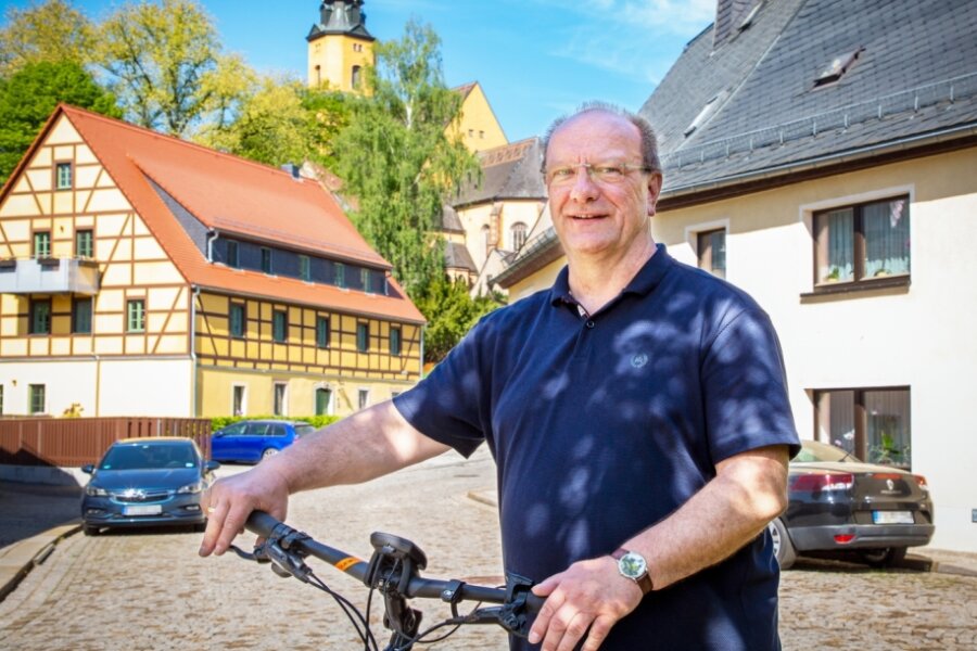 Mit dem Fahrrad nicht nur durch die Unterstadt: Wolfram Braun will als parteiloser Kandidat die Wähler in Oederan überzeugen. 