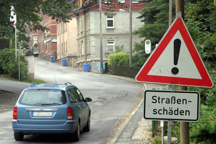 Aufatmen in Culitzsch: Hauptstraße ab Monatsende durchgehend befahrbar - Diese Schilder sollen an der Hauptstraße in Culitzsch der Vergangenheit angehören.