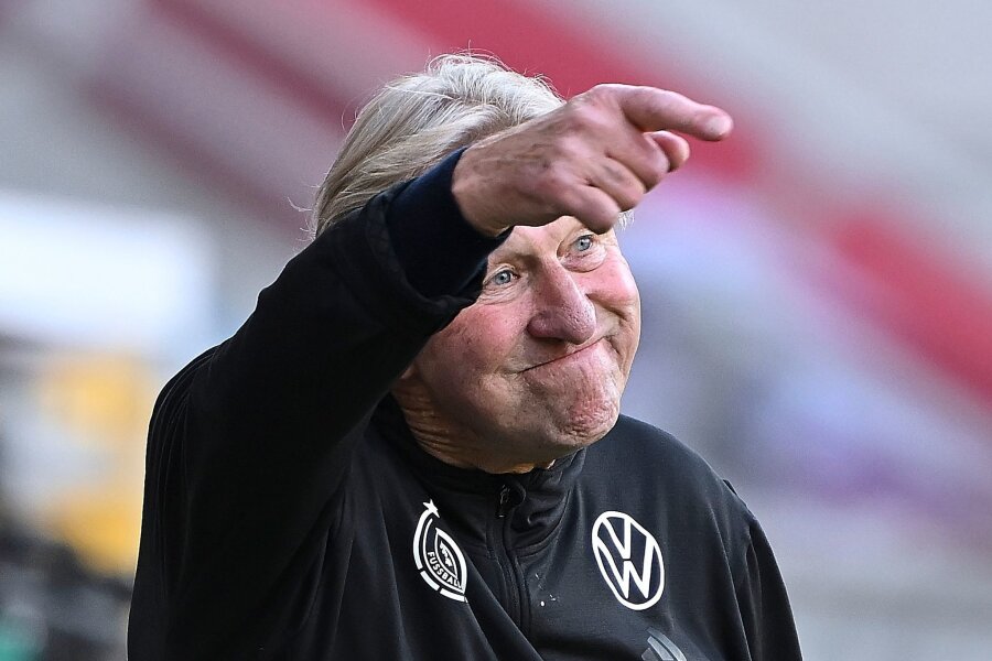 Aufatmen nach Schreck um Oberdorf bei DFB-Frauen - Cheftrainer Horst Hrubesch hofft, dass bei Lena Oberdorf keine gravierende Verletzung vorliegt.