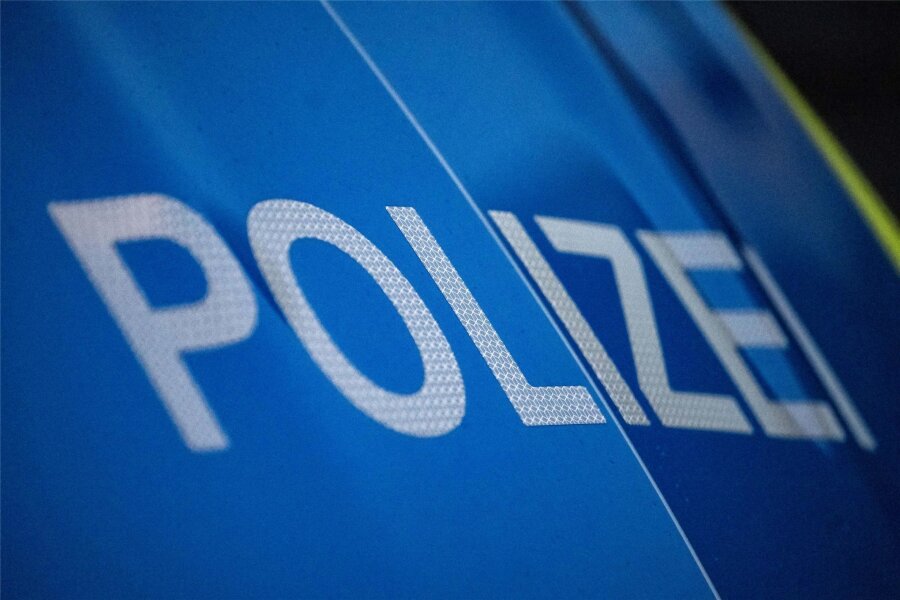 Auffahrunfall in Klingenthal: Frau leicht verletzt - Bei einem Unfall ist in Klingenthal eine Frau leicht verletzt worden.